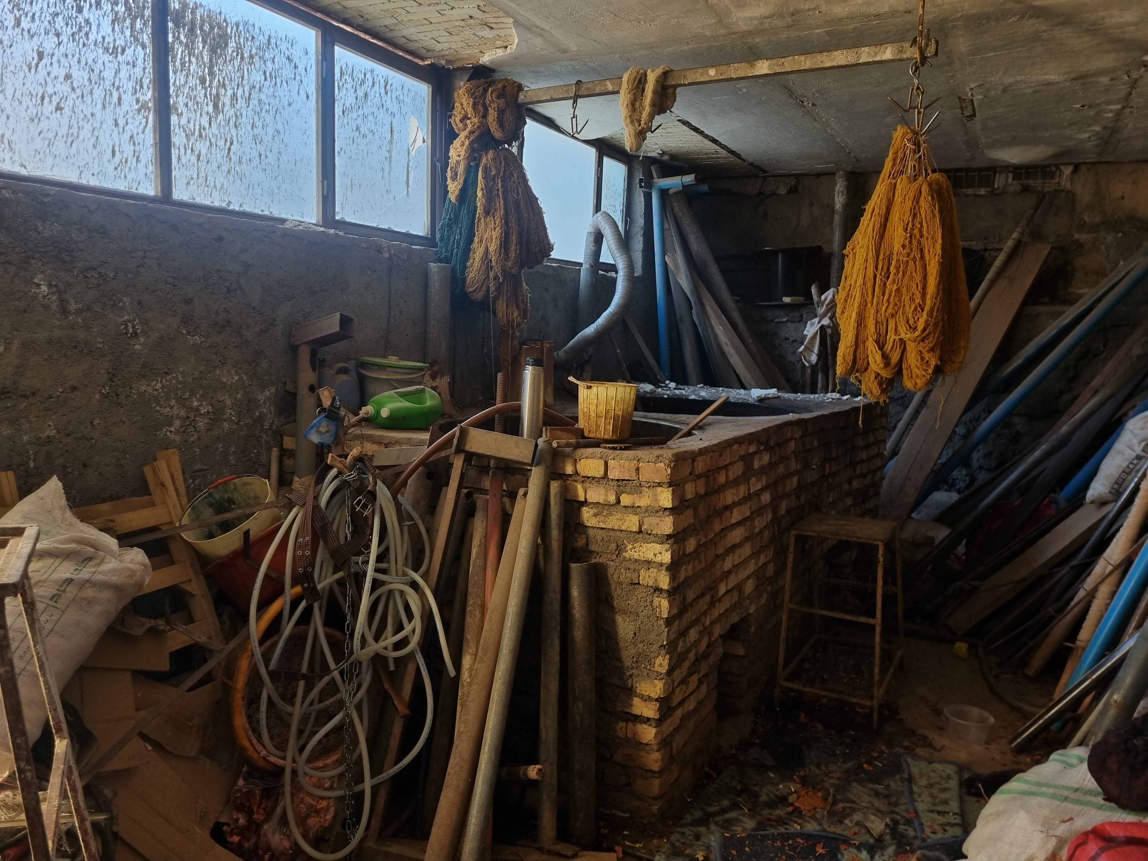 Bijar dye workshop: yarn hanging above the equipment, 27 February 2025.